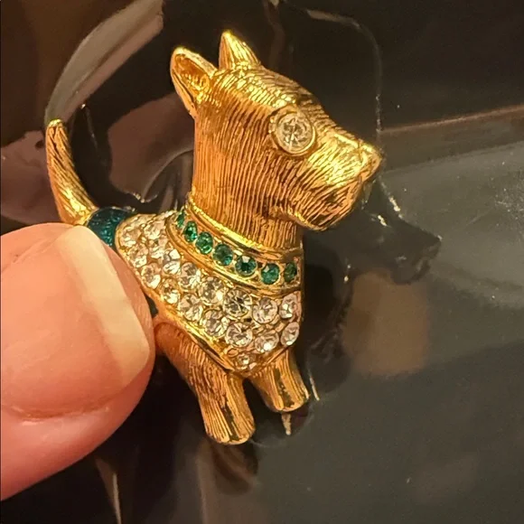 Vintage Susan Caplan Swarovski Scottish Terrier Dog w/ emerald accents Brooch - Picture 5 of 5